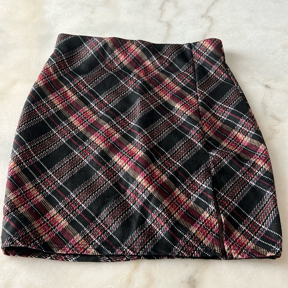 Multi color mini skirt with slit